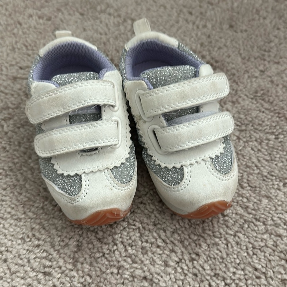 Girls sneakers 5 inches long
